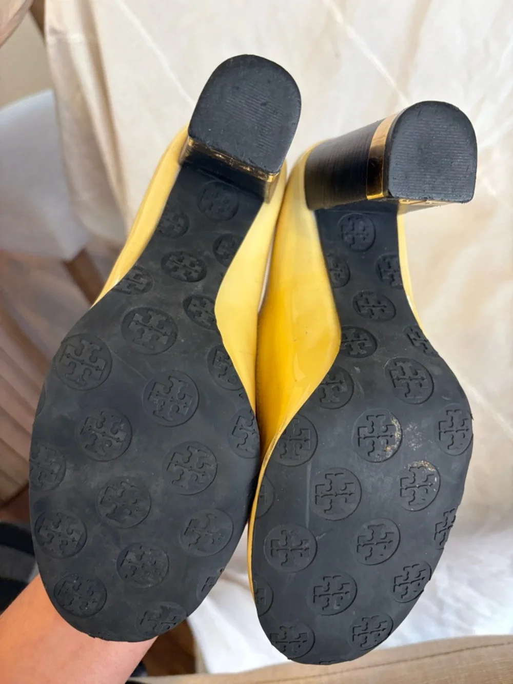 Tory Burch Cream Maddie Pump‎ Leather heels 8 Gold Hardware!!